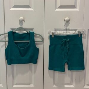 Workout Set Biker shorts/sports bra size M, Emerald Green